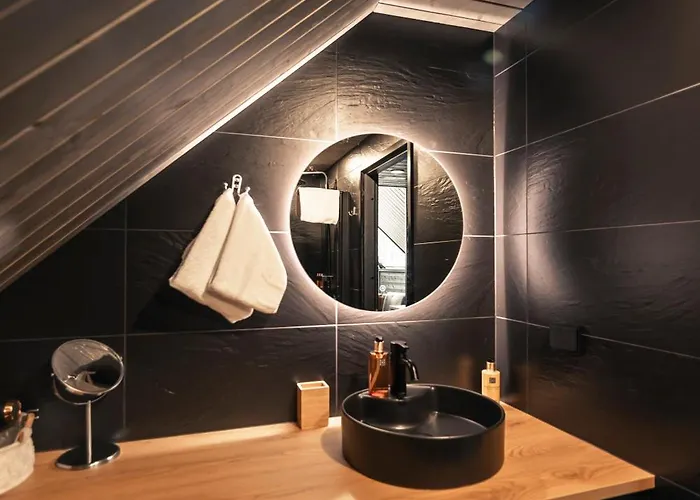 Aurora Village إيفالو