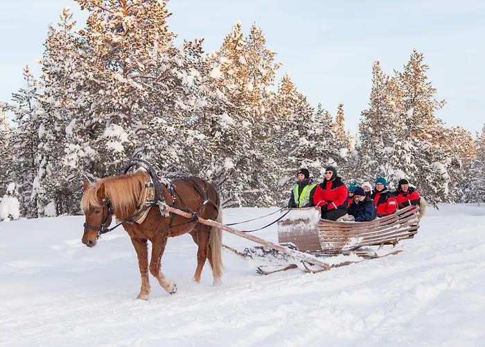 منتجع Aurora Village 4*