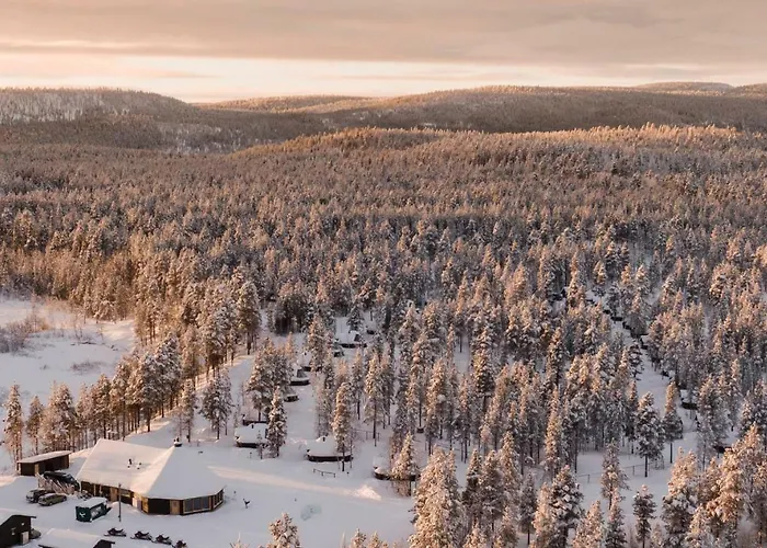 伊瓦洛奥罗拉村度假酒店 4*