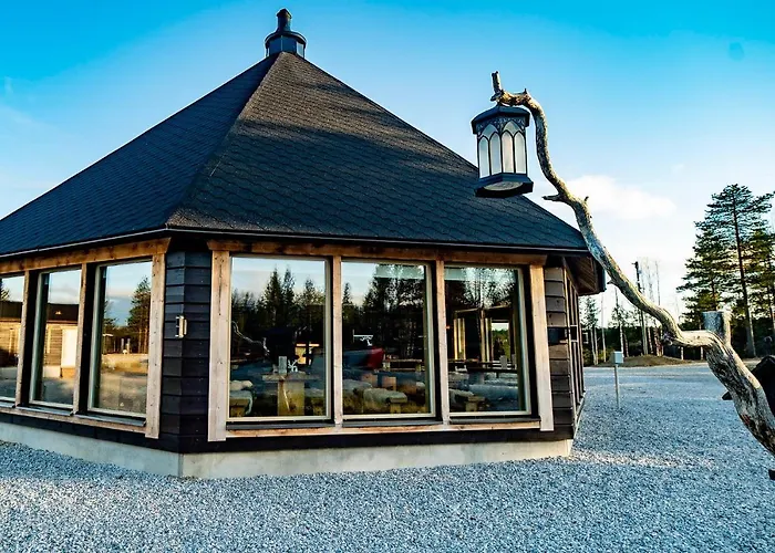 伊瓦洛奥罗拉村度假酒店 4*