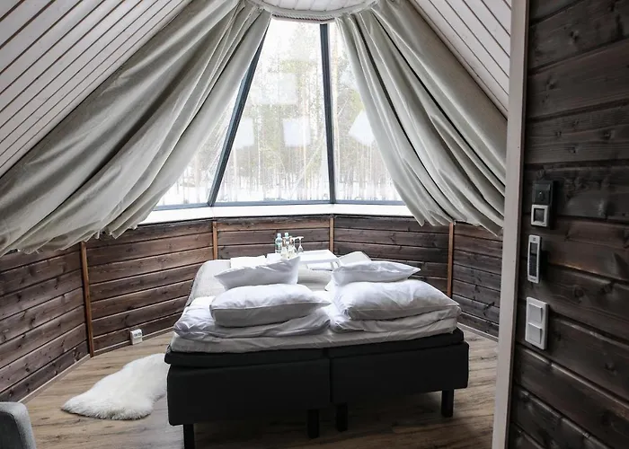 伊瓦洛奥罗拉村度假酒店 度假村 伊瓦洛