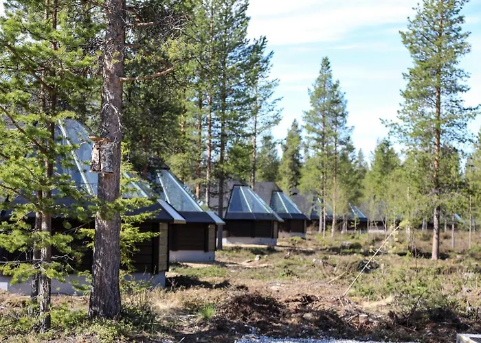 伊瓦洛奥罗拉村度假酒店